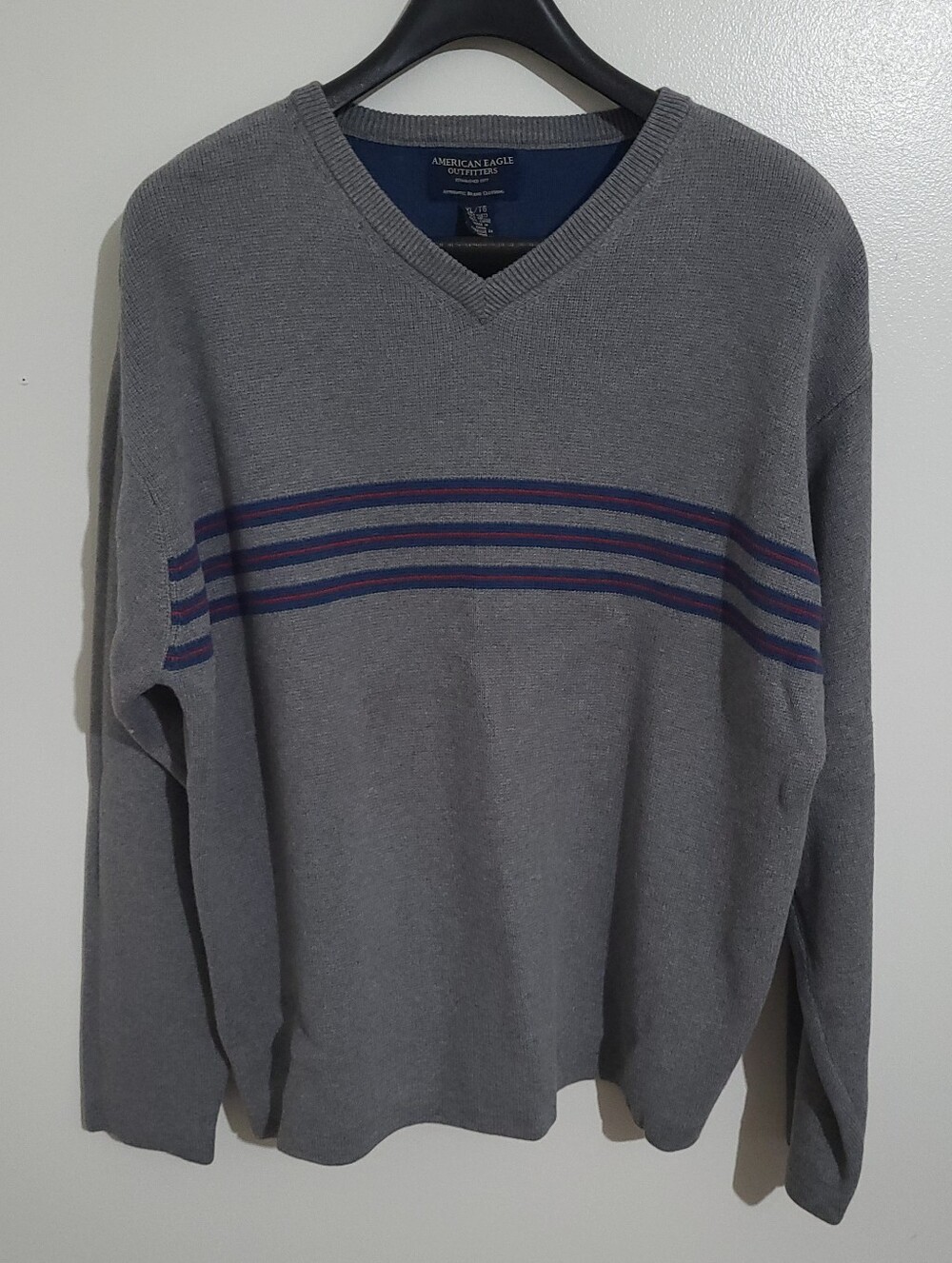 American Eagle V Neck Knit Sweater Size XL